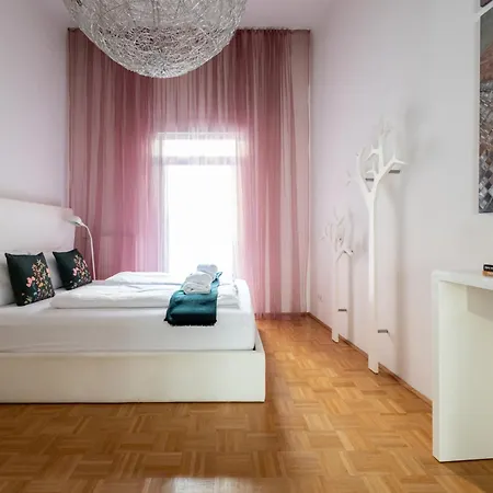 Unique 1br Oasis Near Subway By Hm Apartment