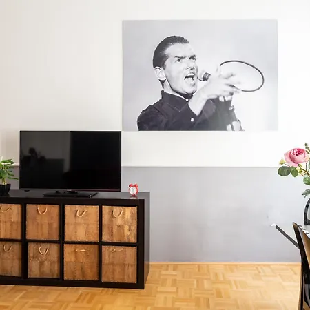 Unique 1br Oasis Near Subway By Hm *