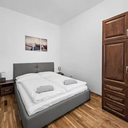Spacious 3-bedroom Retreat With Balcony For 8 Near Millennium Tower Apartment Wien