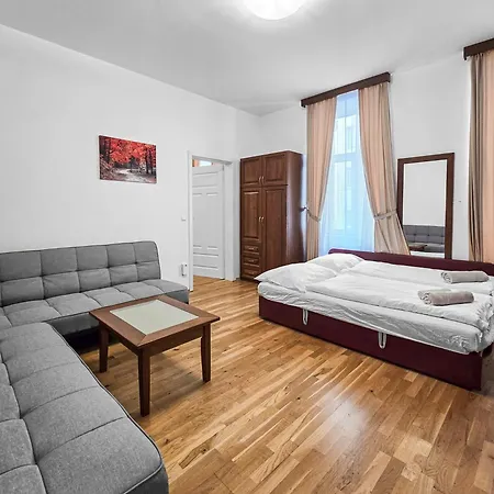 Spacious 3-bedroom Retreat With Balcony For 8 Near Millennium Tower Wenen