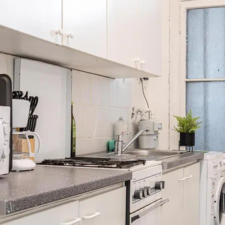 Charming 1br Very