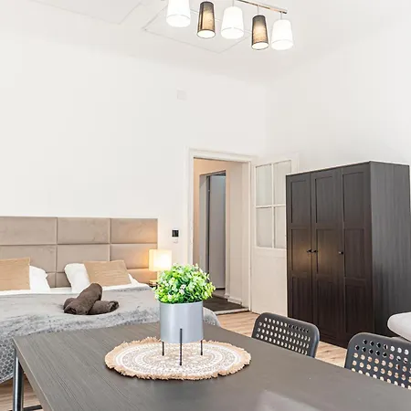 Charming 1br Very