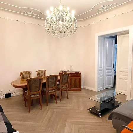 City Apartment Apartment *