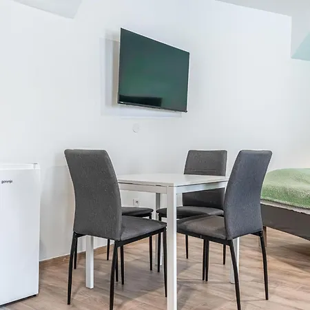 Kingbed 1br In A Great Location Of Apartment *