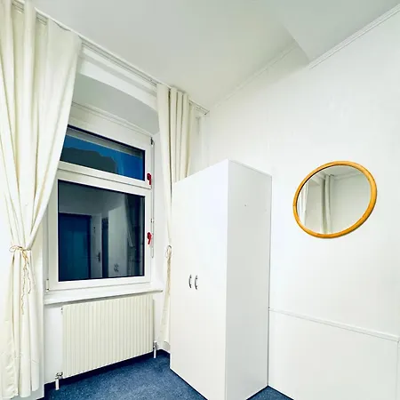 7br For Big Groups, With Great Location Apartment