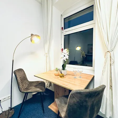 7br For Big Groups, With Great Location Apartment *