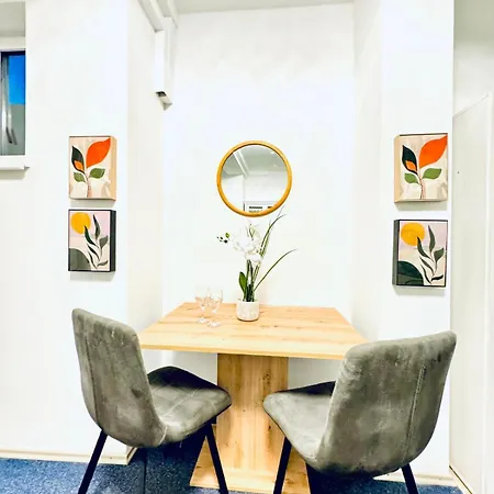 7br For Big Groups, With Great Location Apartment