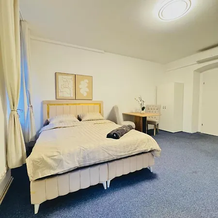 7br For Big Groups, With Great Location Apartment