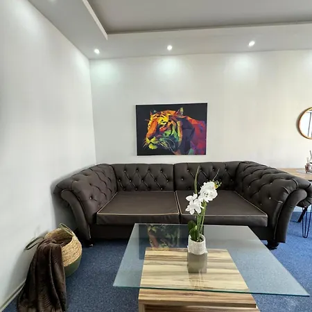 7br For Big Groups, With Great Location Apartment