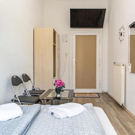 Convenient 3br Near Danube & Millenium Tower Apartamento