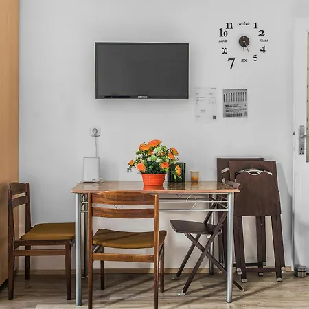 Apartment Cozy 1br Near Millenium Tower & Danube River *