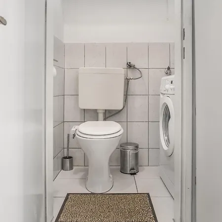 Cozy 1br Near Millenium Tower & Danube River Apartment Vienna