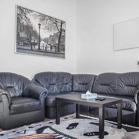 Cozy 1br Near Millenium Tower & Danube River Apartment