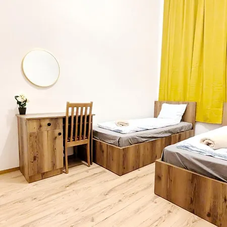 Spacious - 15 Min From Airport & Center, 5 Min From Main-bus Station Ez 1-9 Privatunterkunft