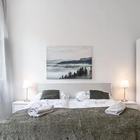 Lovely 2br With Ideal Location Apartment *