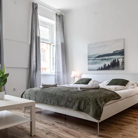 Lovely 2br With Ideal Location *