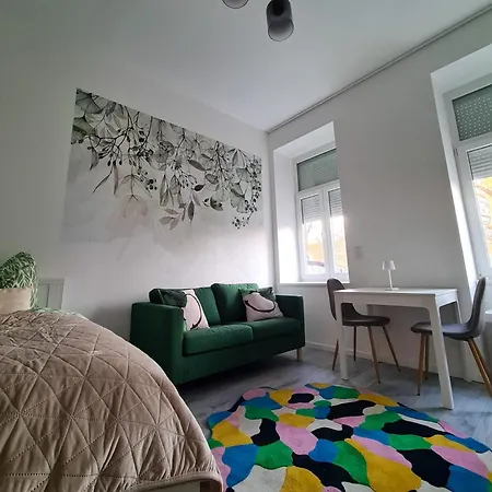 Apartmán Urban Hideaway Airport Connection *