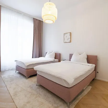 Apartment Ultra Spacious 3-bedroom 3-bath Steps From Vienna's Historic Heart