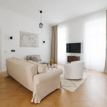 Ultra Spacious 3-bedroom 3-bath Steps From Vienna's Historic Heart Vienna
