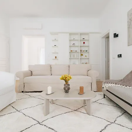 Ultra Spacious 3-bedroom 3-bath Steps From Vienna's Historic Heart Vienna