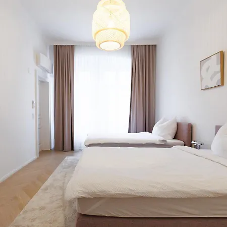 Apartment Ultra Spacious 3-bedroom 3-bath Steps From Vienna's Historic Heart