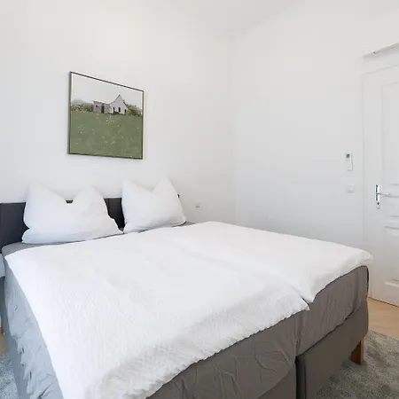 Apartment Ultra Spacious 3-bedroom 3-bath Steps From Vienna's Historic Heart *