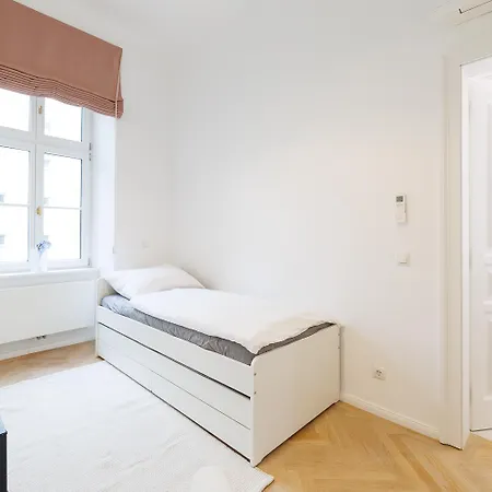 Apartamento Ultra Spacious 3-bedroom 3-bath Steps From Vienna's Historic Heart Viena