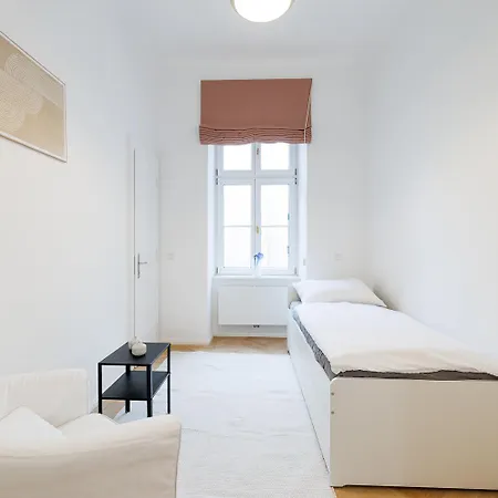 Apartment Ultra Spacious 3-bedroom 3-bath Steps From Vienna's Historic Heart
