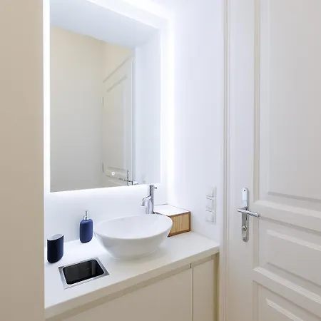 Ultra Spacious 3-bedroom 3-bath Steps From Vienna's Historic Heart Apartment Vienna
