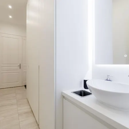 Apartment Ultra Spacious 3-bedroom 3-bath Steps From Vienna's Historic Heart Vienna