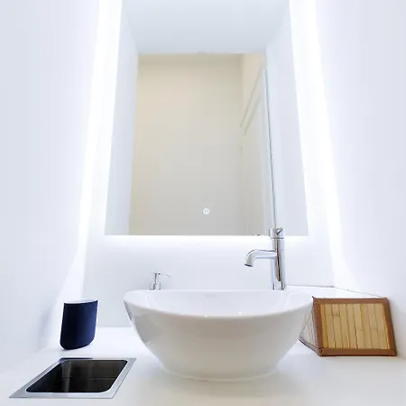 Ultra Spacious 3-bedroom 3-bath Steps From Vienna's Historic Heart *
