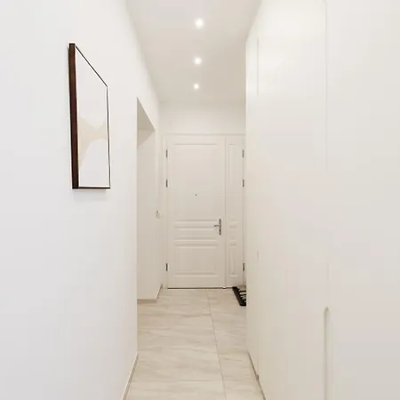 Ultra Spacious 3-bedroom 3-bath Steps From Vienna's Historic Heart * Vienna