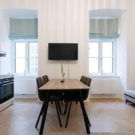 Apartment Stylish 1-bedroom 2-bath By Canal Minutes From Historic Centre
