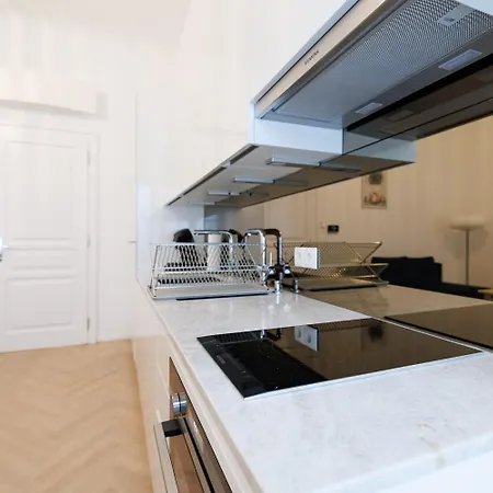 Apartment Stylish 1-bedroom 2-bath By Canal Minutes From Historic Centre *