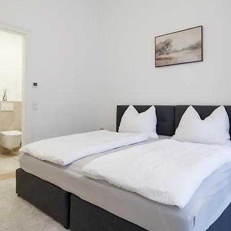 Stylish 1-bedroom 2-bath By Canal Minutes From Historic Centre Apartment Vienna