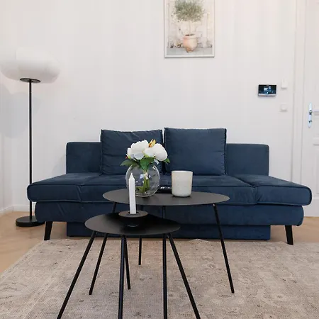 Stylish 1-bedroom 2-bath By Canal Minutes From Historic Centre Apartment