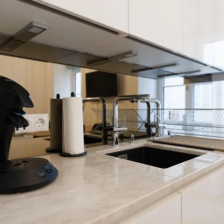 Stylish 1-bedroom 2-bath By Canal Minutes From Historic Centre Apartment *