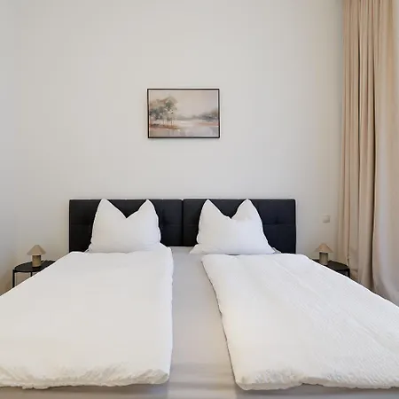 Stylish 1-bedroom 2-bath By Canal Minutes From Historic Centre *