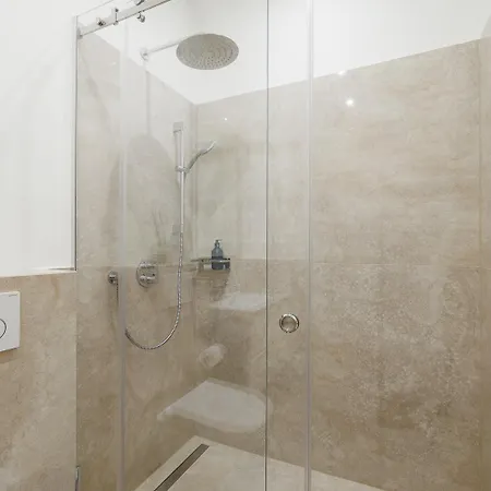 Apartment Stylish 1-bedroom 2-bath By Canal Minutes From Historic Centre