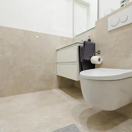 Apartment Stylish 1-bedroom 2-bath By Canal Minutes From Historic Centre *