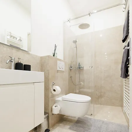 Stylish 1-bedroom 2-bath By Canal Minutes From Historic Centre Apartment Vienna