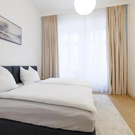 Stylish 1-bedroom 2-bath By Canal Minutes From Historic Centre *