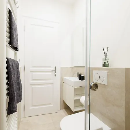 Stylish 1-bedroom 2-bath By Canal Minutes From Historic Centre * Vienna