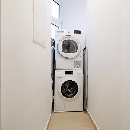 Apartment Stylish 1-bedroom 2-bath By Canal Minutes From Historic Centre *