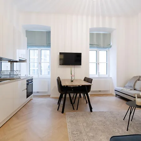Stylish 1-bedroom 2-bath By Canal Minutes From Historic Centre Apartment