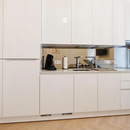 Apartment Stylish 1-bedroom 2-bath By Canal Minutes From Historic Centre Vienna