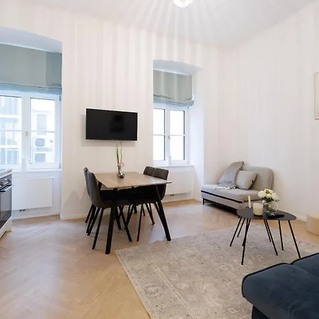 Apartment Stylish 1-bedroom 2-bath By Canal Minutes From Historic Centre