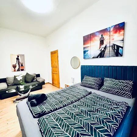 Cozy 4br For Up To 12people, 10 Minutes To Fac Platz Apartmán
