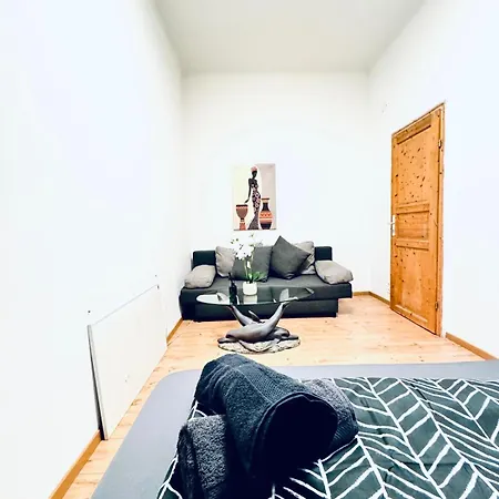 Amazing 4br Shared 10 Minute Walk To Fac Platz