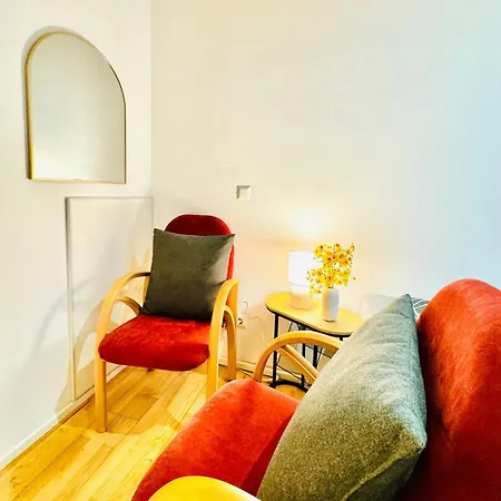 Apartment Amazing 4br Shared 10 Minute Walk To Fac Platz *